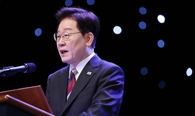 이재명 대통령이 15일 서울 종로구 세종문화회관에서 열린 제81주년 광복절 경축식에서 경축사를 하고 있다. 청와대통신사진기자단