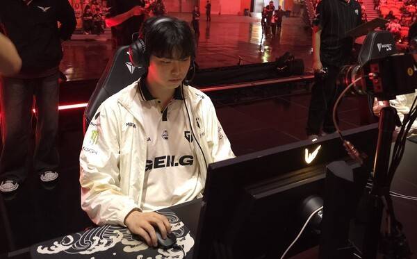 16일 젠지가 서울 송파구 올림픽공원 KSPO DOME에서 열린 '2026 LoL 챔피언스 코리아(LCK)' 4라운드 T1 홈그라운드 경기에서 T1과 맞붙어 1세트를 가져갔다.( 젠지 & T1 =1:0). /사진=STN(정아람 기자)
