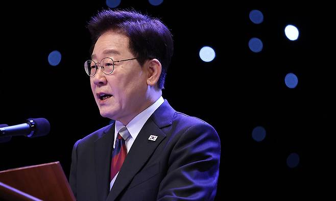 이재명 대통령이 지난 15일 서울 종로구 세종문화회관에서 열린 제81주년 광복절 경축식에서 경축사를 하고 있다. 연합뉴스