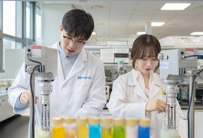 한국콜마 연구원사진. /사진제공=한국콜마.