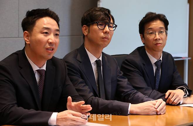 김앤장 법률사무소 소속 이윤수(왼쪽부터), 김성진, 김한수 변호사. (사진=김태형 기자)