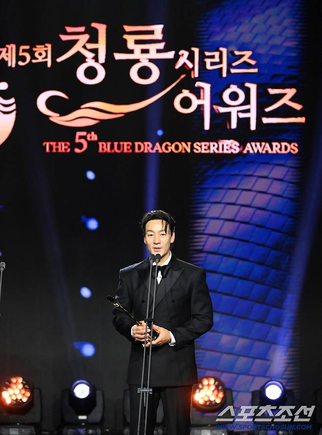 제5회 청룡시리즈어워즈(Blue Dragon Series Awards)가 31일 인천 파라다이스시티에서 열렸다. 남우주연상을 수상한 박해수. 인천=허상욱 기자 wook@sportschosun.com/2026.07.31/