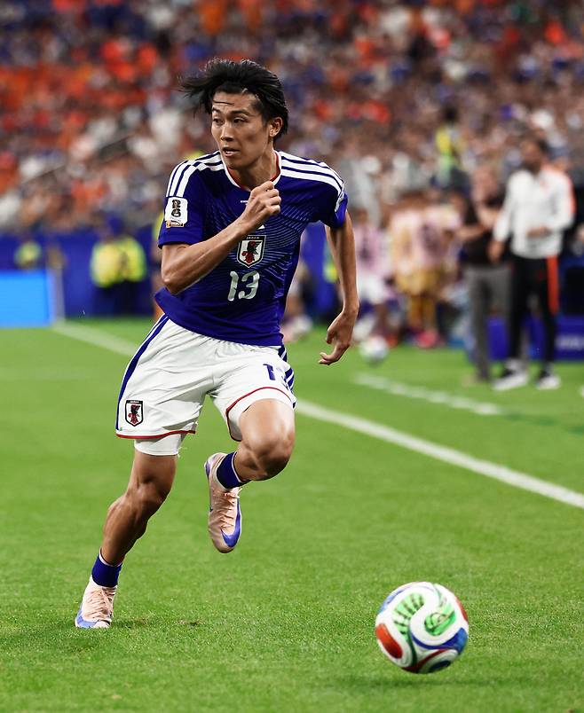 Japan's midfielder #13 Keito Nakamura runs with the ball during the 2026 World Cup Group F football match between the Netherlands and Japan at the Dallas Stadium in Arlington on June 14, 2026.  (Photo by Aric Becker / AFP)<저작권자(c) 연합뉴스, 무단 전재-재배포, AI 학습 및 활용 금지>