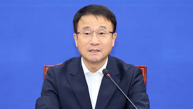 원내대책회의 발언하는 한병도 원내대표