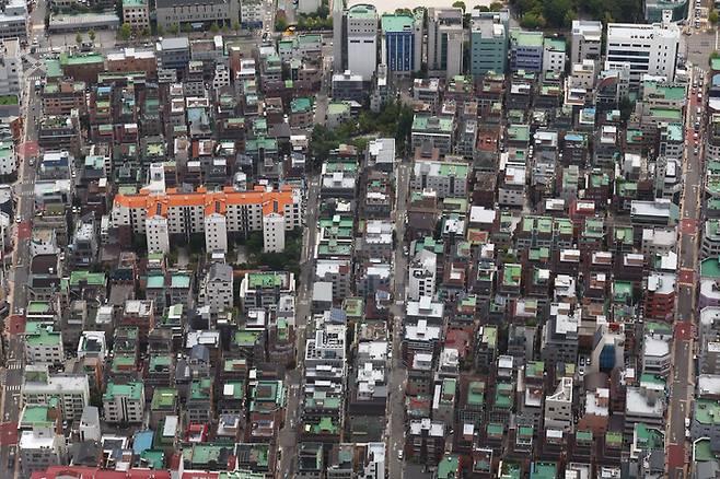 14일 서울 송파구 롯데월드타워에서 바라본 빌라 단지. [뉴스1]