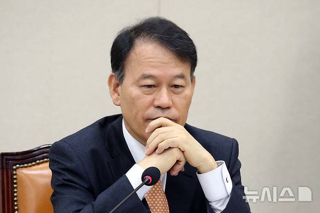 [서울=뉴시스] 고승민 기자 = 특검팀은 김 여사가 대통령경호처를 동원해 불법 쪼개기 계약을 맺는 등 21그램에 공사 및 금원을 지급했다는 의혹은 국가수사본부에 이첩할 예정이다. 사진은 윤 의원. 2026.08.18. kkssmm99@newsis.com