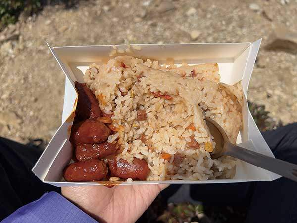 점심식사로 먹은 발열 전투식량.
