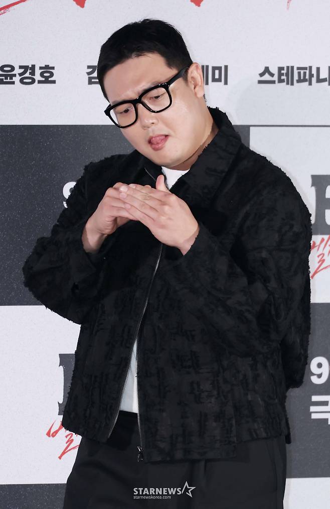 배우 김민호가 18일 오전 서울 CGV용산아이파크몰에서 진행된 영화 '타짜: 벨제붑의 노래' 제작발표회에 참석해 포즈를 취하고 있다.  온라인 카지노 사업으로 세상을 다 가진줄 알았던 장태영(변요한), 그리고 그의 모든 것을 빼앗은 같은 이름의 절친 박태영(노재원)이 글로벌 도박판에서 다시 만나 복수의 한판을 벌이게 되는 타짜 시리즈의 마지막 ‘타짜: 벨제붑의 노래’는 9월 23일 개봉한다. /2026.08.18 /사진=이동훈 photoguy@