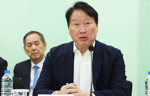 최태원 SK그룹 회장이 지난달 제주 신라호텔에서 열린 제49회 대한상의 제주포럼에서 폐회사를 하고 있는 모습. 뉴시스