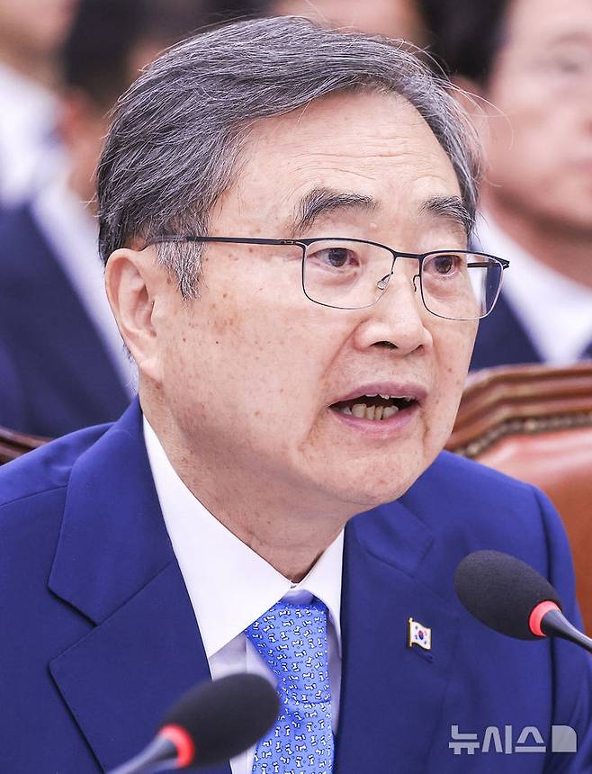 [서울=뉴시스] 정병혁 기자 = 조현 외교부 장관이 19일 서울 여의도 국회에서 열린 외교통일위원회 전체회의에서 질문에 답하고 있다. 2026.08.19. jhope@newsis.com
