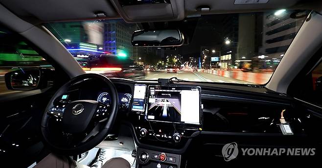 강남 일대에서 운행하는 심야 자율주행 택시 내부 [연합뉴스 자료사진]