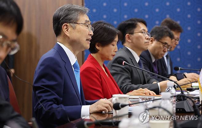 발언하는 조현 외교부 장관 (서울=연합뉴스) 안정원 기자 = 조현 외교부 장관이 19일 서울 종로구 정부서울청사 외교부에서 열린 한중 외교장관 회담에서 발언하고 있다. 2026.8.19 [공동취재] jeong@yna.co.kr