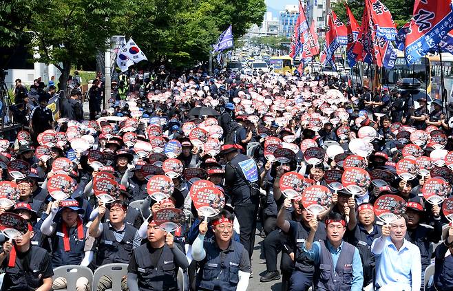 지난 7월 금속노조 울산지부 총파업대회가 울산시청 남문에서 열리고 있다. (사진=뉴시스)