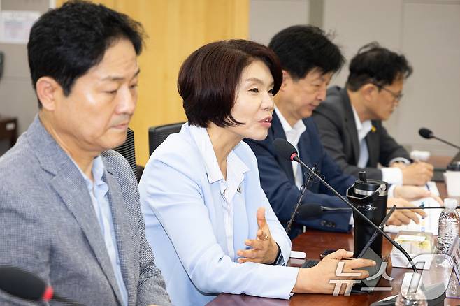 한정애 더불어민주당 사무총장이 20일 서울 여의도 국회 의원회관에서 열린 더불어민주당 서울시당 주최 청년주거난 대책 간담회에서 모두 발언을 하고 있다. 2026.8.20 ⓒ 뉴스1 유승관 기자