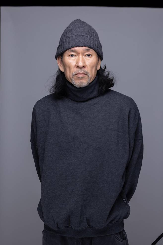 안성호 기자가 쓰러지기 3주 전 스포츠단 프로필 촬영을 할 때 남긴 사진이다. 정영훈씨가 본 촬영 전 안 기자를 모델 삼아 테스트용으로 찍었는데 영정사진으로 쓰였다. 정영훈씨 제공