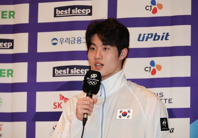 <yonhap photo-3477=""> 발언하는 수영 황선우(진천=연합뉴스) 임화영 기자 = 수영 남자 국가대표 황선우가 20일 충북 진천 국가대표선수촌에서 열린 2026 아이치·나고야 아시안게임 D-30 미디어데이에서 발언하고 있다. 2026.8.20hwayoung7@yna.co.kr/2026-08-20 14:27:58/<저작권자 ⓒ 1980~2026 ㈜연합뉴스. 무단 전재 재배포 금지, AI 학습 및 활용 금지></yonhap>