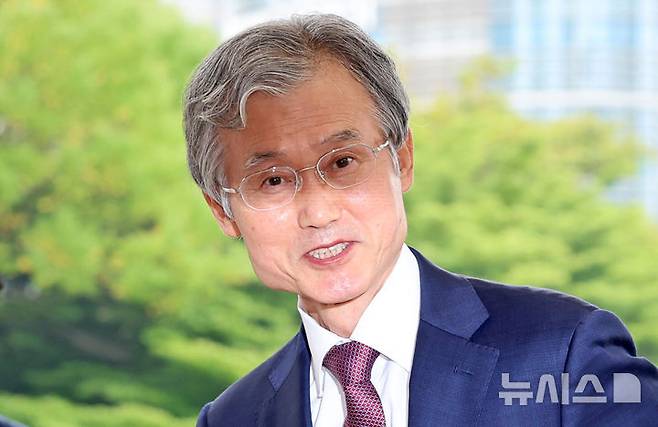 [서울=뉴시스] 조성우 기자 = 조희대 대법원장의 대법관 서면 제청 논란과 관련해 변호사단체들이 상반된 입장을 밝혔다. 사진은 조 대법원장이 20일 오전 서울 서초구 대법원으로 출근하는 모습. 2026.08.20. xconfind@newsis.com