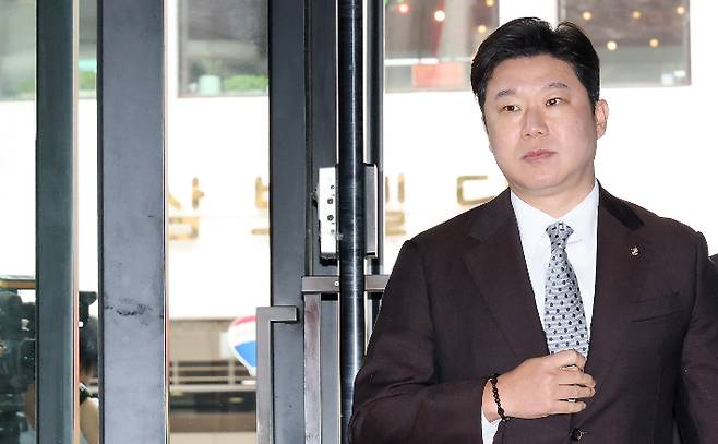 국민의힘 진종오 의원이 20일 서울 여의도 중앙당사에서 열린 당 중앙윤리위원회에 출석하고 있다. 연합뉴스