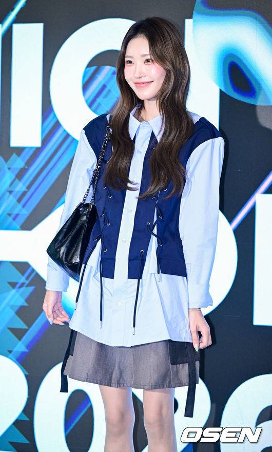 [OSEN=최규한 기자] 26일 서울 동대문디자인플라자(DDP)에서 ‘패션코드 2026 F/W(이하 패션코드)’가 열렸다.패션코드는 2013년부터 매년 두 차례 개최되는 아시아 최대 규모의 패션문화 마켓으로, 이번 시즌에는 국내 디자이너 브랜드의 자립 역량을 강화하고 해외 시장 진출을 지원하는 ‘스케일업’에 방점을 찍었다.인플루언서 최준희가 페노메논시퍼 포토월에서 포즈를 취하고 있다. 2025.03.26 / dreamer@osen.co.kr