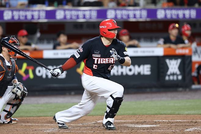 20일 오후 대전 한화생명 볼파크에서 열린 '2026 신한 SOL KBO리그' KIA 타이거즈와 한화 이글스의 경기, 4회초 무사 만루 KIA 나성범이 2타점 적시타를 날리고 있다. KIA 타이거즈