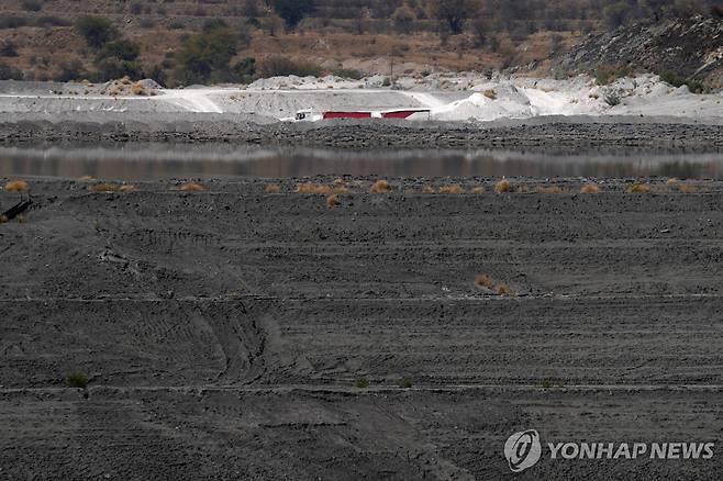 남아프리카공화국 희토류 인산석고 적치장 현장 [AP 연합뉴스 자료사진. 재판매 및 DB 금지]
