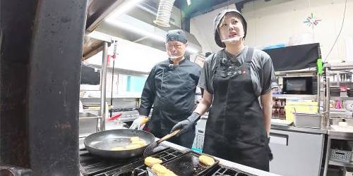 ‘주문하신음식나왔쏭’ 홍경민X김현정 삼겹살 먹방 (주문쏭) (제공: TV CHOSUN)