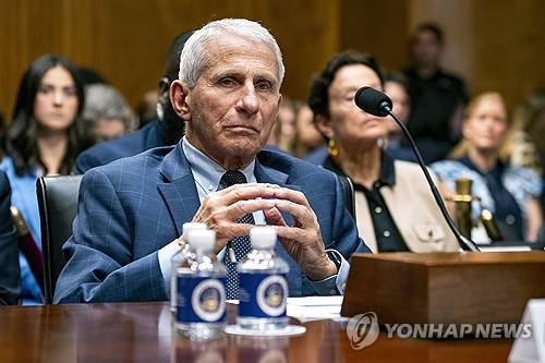 앤서니 파우치 의회 청문회에서 증언하는 앤서니 파우치 
[UPI 연합뉴스 자료사진. 재배포 DB 금지]