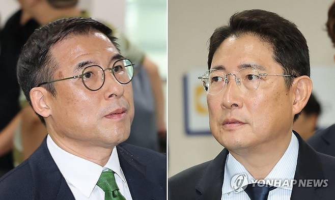 법정 출석하는 조현준-조현문 (서울=연합뉴스) 이진욱 기자 = 조현준 효성그룹 회장(오른쪽)과 조현문 전 효성그룹 부사장이 21일 서울 서초구 서울중앙지법에서 열린 조 전 부사장의 강요미수 혐의 사건 공판에출석하고 있다. 조 전 부사장은 2013년 퇴사한 후 자신이 회사 성장의 주역이라는 내용의 보도자료를 배포하도록 형인 조 회장을 협박하고, 자신의 배우자를 음해한 것을 사과하지 않으면 비리를 고발하겠다고 강요한 혐의를 받고 있다. 2026.8.21 cityboy@yna.co.kr