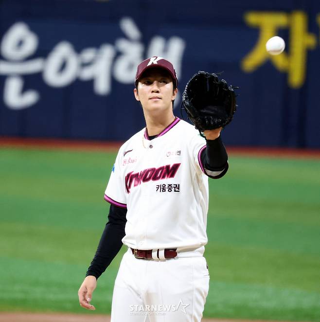키움 우완선발 안우진이 24 고척스카이돔에서 열린 2026KBO리그 키움히어로즈와 KIA타이거즈 경기에서 역투하고 있다.  안우진은 1회초 3실점했다.  2026.06.24. /사진=강영조 cameratalks@