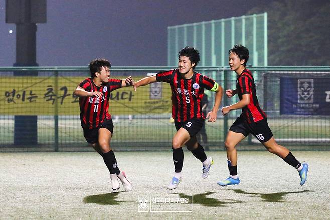 동의대 이우창(가운데). 사진 | 한국대학축구연맹