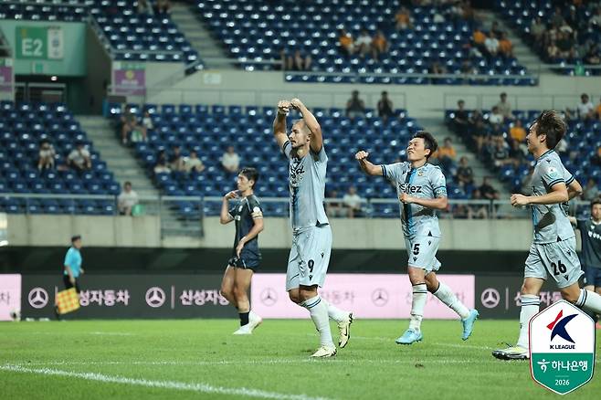 광주전에서 페널티킥으로 결승 골을 널은 인천 무고사. [한국프로축구연맹 제공. 재판매 및 DB 금지]