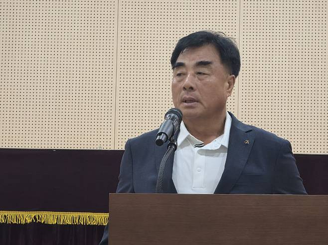 김영춘 제13기 총동문회장((주) 안영전기공사 대표, (주)케이알일렉트릭 대표)이 축사하고 있다.  사진=한성일 기자
