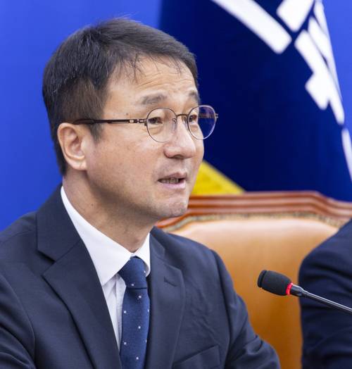 한병도 더불어민주당 원내대표는 25일 오전 국회에서 열린 원내대책회의에서 발언하고 있다. /연합뉴스