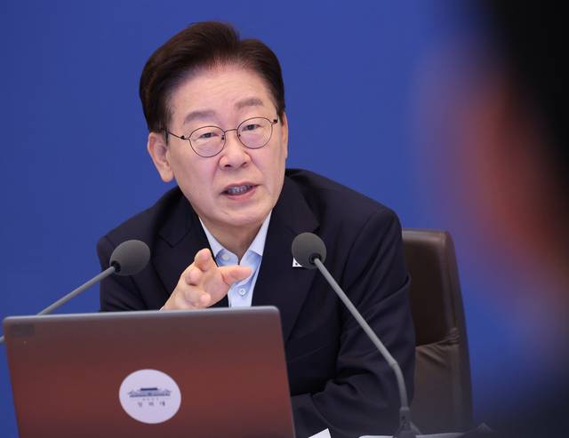 이재명 대통령이 25일 청와대에서 열린 국무회의에서 발언하고 있다. 연합뉴스
