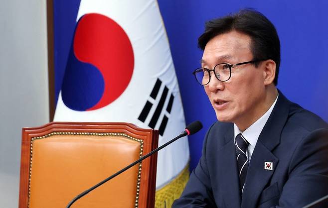 김민석 더불어민주당 대표가 25일 국회에서 민주당 혁신특별기구 '메가 텐' 인선 관련 브리핑을 하고 있다.(사진=연합뉴스)