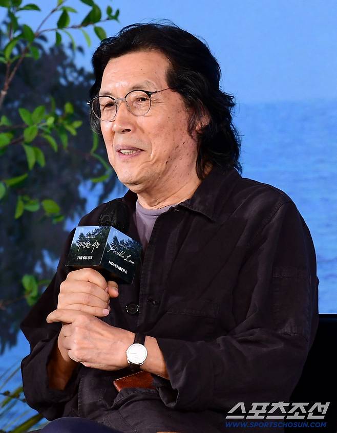 25일 서울 마포 호텔나루 서울 엠갤러리에서 영화 '가능한 사랑' 제작보고회가 열렸다. 영화 소개하는 이창동 감독. 마포=송정헌 기자songs@sportschosun.com/2026.08.25/
