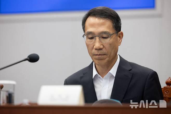 [서울=뉴시스] 김진아 기자= 유재성 경찰청장 직무대행이 지난 21일 청와대에서 열린 국민주권정부 제1차 반부패정책협의회에 참석해 있다. (청와대통신사진기자단) 2026.08.21. bluesoda@newsis.com
