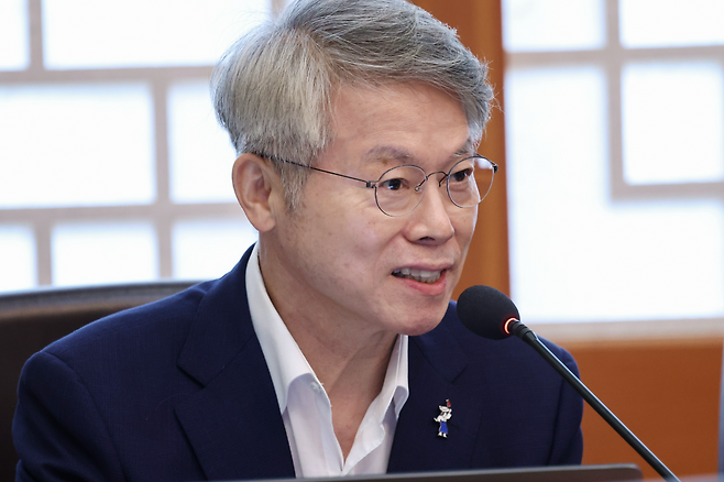 민형배&nbsp;전남광주통합특별시장이 지난 4일 청와대에서 이재명 대통령 주재로 열린 국무회의에서 발언하고 있다. 청와대통신사진기자단