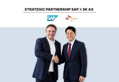 SK AX는 독일 바덴뷔르템베르크주 발도르프에 위치한 SAP 본사에서 'SAP 오토노머스 스위트(Autonomous Suite) 및 비즈니스 AI 협력을 위한 양해각서(MOU)'를 체결했다./제공=SK AX