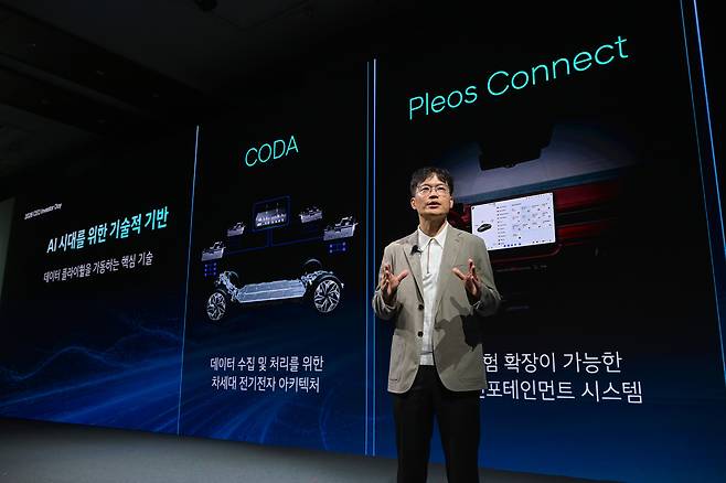 박민우 현대차그룹 AVP본부장(사장) 겸 포티투닷 대표이사가 ‘2026 CEO 인베스터 데이’에서 SDV와 자율주행 부문 전략에 대해 발표하고 있다.(사진=현대차)