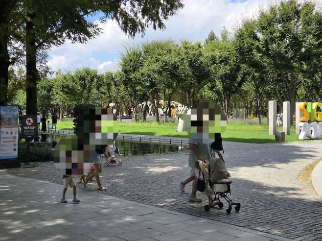 지난 23일 시민들은 '2026 서울국제정원박람회'가 열리는 서울 성동구 서울숲공원을 찾아 여가시간을 보냈다.