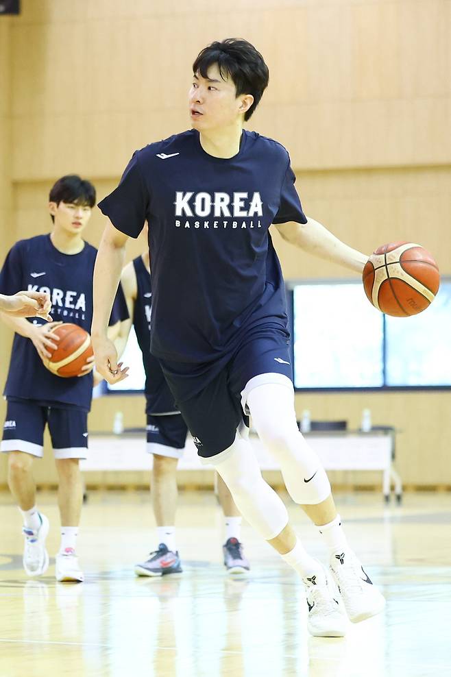 진천선수촌에서 훈련중인 남자농구대표팀 이현중. 진천｜뉴시스