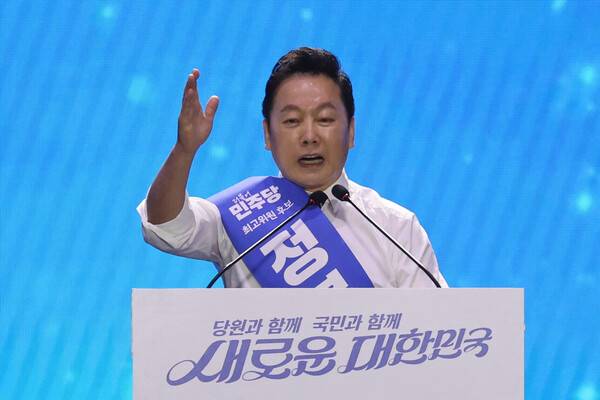 더불어민주당 정봉주 최고위원 후보가 18일 오후 서울 송파구 올림픽공원 KSPO돔에서 열린 전국당원대회에서 정견발표를 하고 있다. 2024.8.18. 연합뉴스