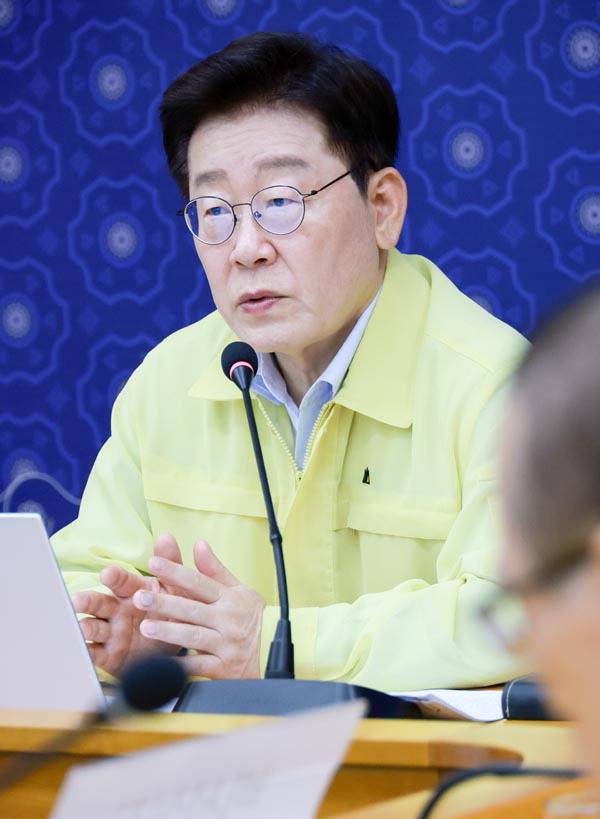 이재명 대통령이 27일 서울 외교부 청사에서 열린 네팔 홍수 피해 대응 긴급회의에서 발언하고 있다. 연합뉴스