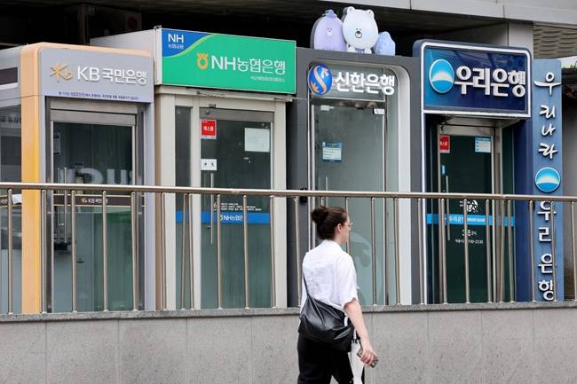 국내 주요 금융지주사들이 사외이사 전문성 제고를 위해 제공한 2025년 한해 교육·연수 실적을 분석한 결과, 지주사별로 큰 편차를 보이는 것으로 나타났다. /제공=뉴스1
