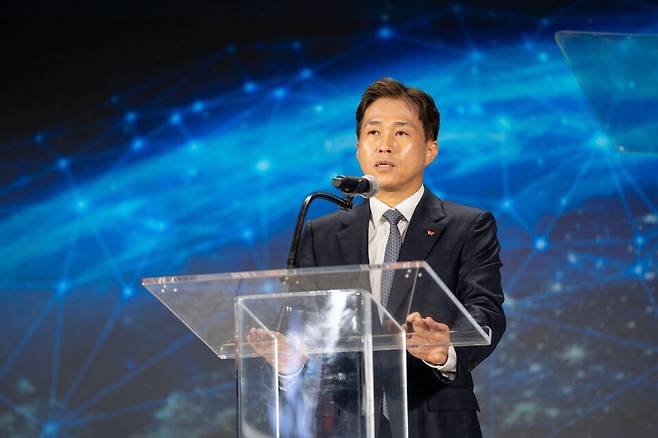 곽노정 SK하이닉스 CEO가 27일(현지시간) 미국 인디애나주 웨스트라피엣 퍼듀대학교에서 열린 AI 메모리 생산 기지 기공식에서 사업 전략과 비전을 발표하고 있다. SK하이닉스
