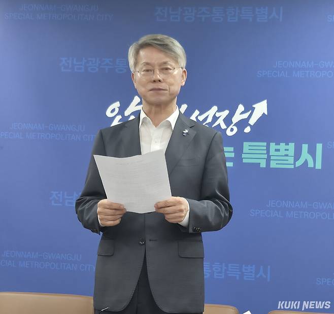 민형배 전남광주통합특별시장이 목포대와 순천대를 비롯한 지역 정치권과 관계기관에 “어느 대학이 선정되더라도 국립의대 신설을 성사시키는 일에 함께해 달라”며 대승적인 수용과 협력을 호소했다. /신영삼 기자