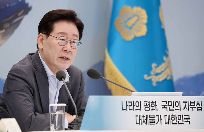 이재명 대통령이 5일 청와대 영빈관에서 열린 외교부·통일부·국방부·국가보훈부 등에 대한 부처 업무보고에서 발언하고 있다. 연합뉴스