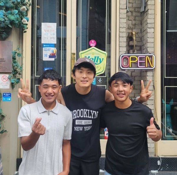 [서울=뉴시스] 기안84가 네팔 대홍수 소식에 예능 프로그램을 통해 인연을 맺은 라이와 타망의 안부를 전했다. (사진 = 인스타그램 캡처) 2026.08.28. photo@newsis.com *재판매 및 DB 금지