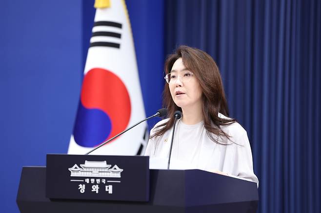 강유정 수석대변인이 28일 청와대 기자회견장에서 대법관 후보자 관련 브리핑을 하고 있다. 청와대통신사진기자단